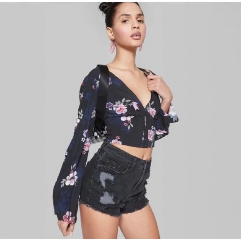 Wild Fable Womens Black Floral Print Cropped Long Flared Sleeve V Neck Top XXL - Picture 2 of 8